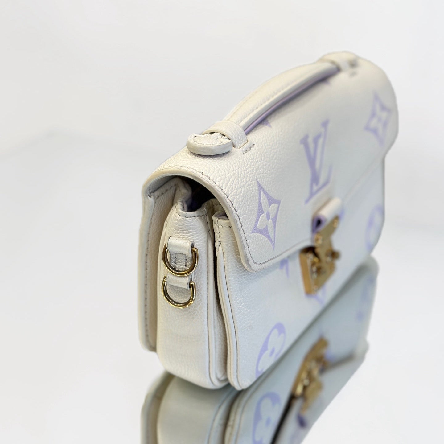 Louis Vuitton Pochette Métis East West in Monogram Empreinte Leather - White/Lilac
