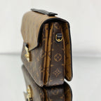 Louis Vuitton Pochette Métis in Monogram Reverse