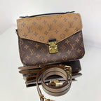 Louis Vuitton Pochette Métis in Monogram Reverse