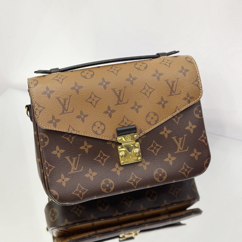 Louis Vuitton Pochette Métis in Monogram Reverse