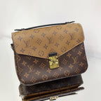 Louis Vuitton Pochette Métis in Monogram Reverse