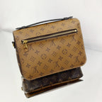 Louis Vuitton Pochette Métis in Monogram Reverse