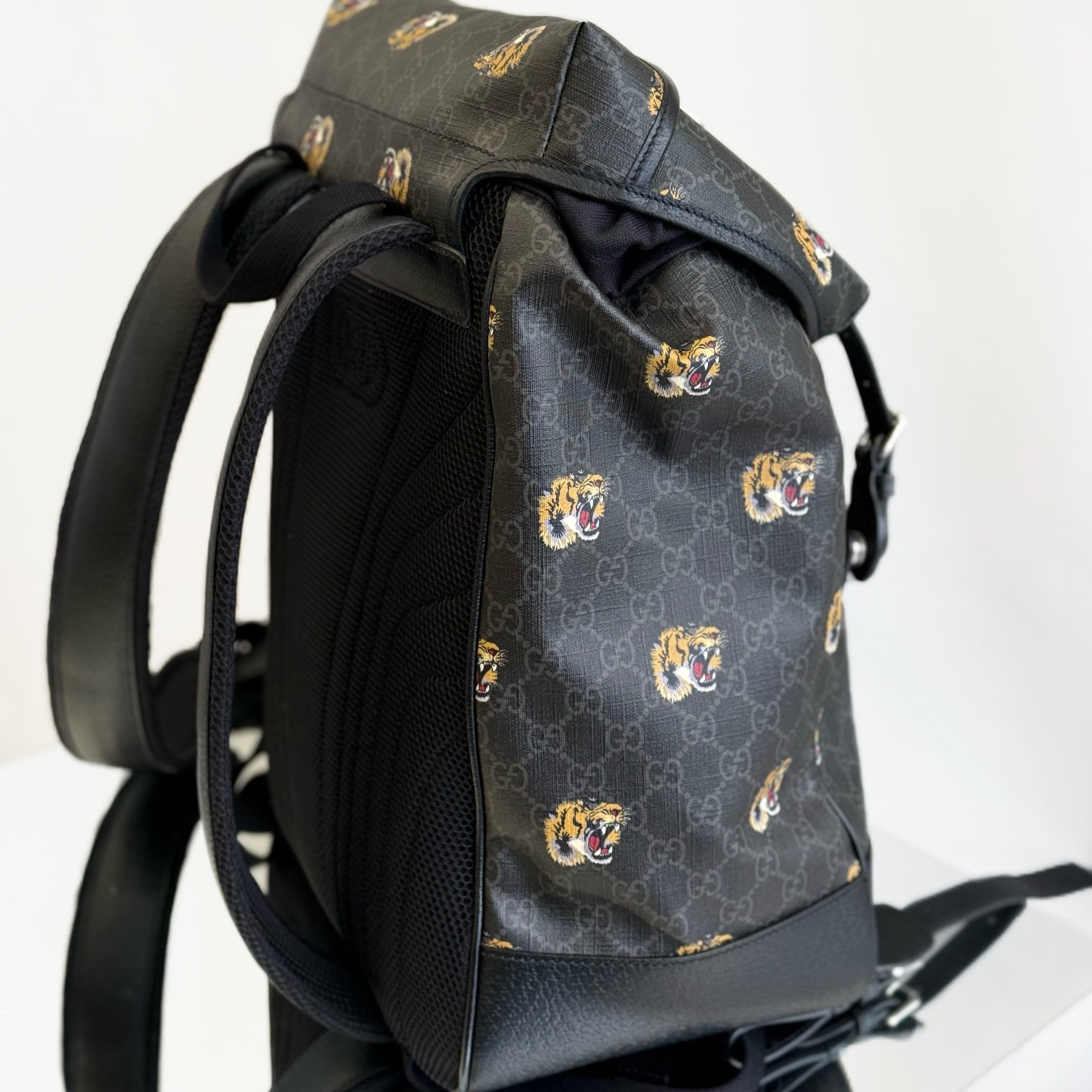 Gucci GG Supreme Tiger Head Print Backpack