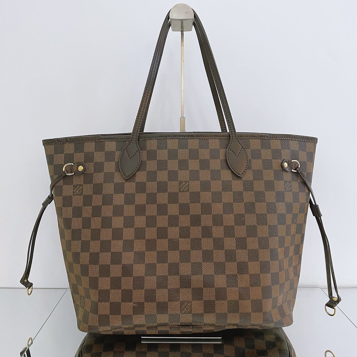 Louis Vuitton Neverfull MM in Damier Ebene Canvas