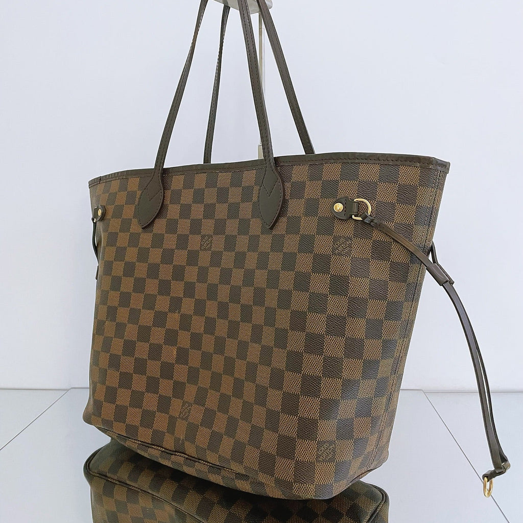 Louis Vuitton Neverfull MM in Damier Ebene Canvas