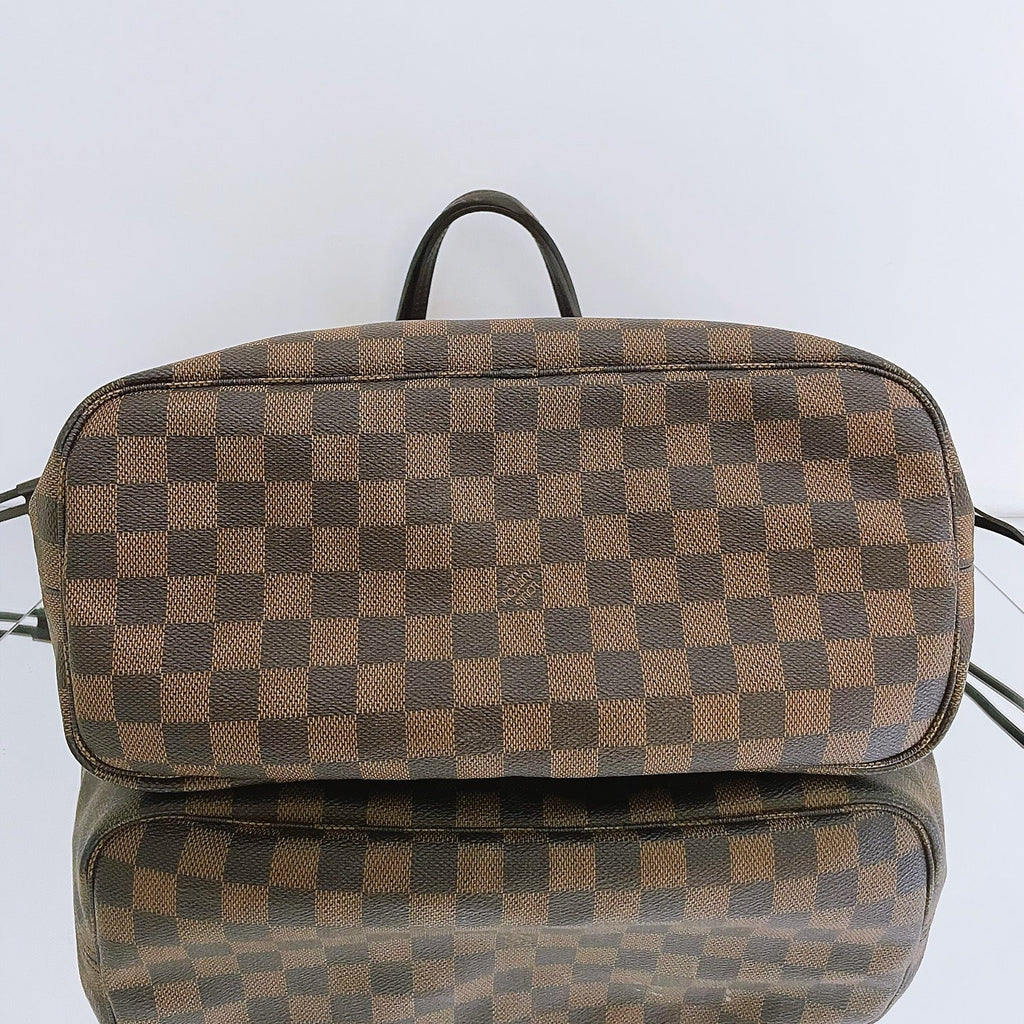Louis Vuitton Neverfull MM in Damier Ebene Canvas