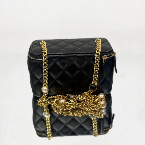 Pre-Owned - Chanel Quilted Lambskin Vanity Case with Embellished Bijoux Chain and Gold-Tone Hardware Authentic Luxury by LUXE LINK