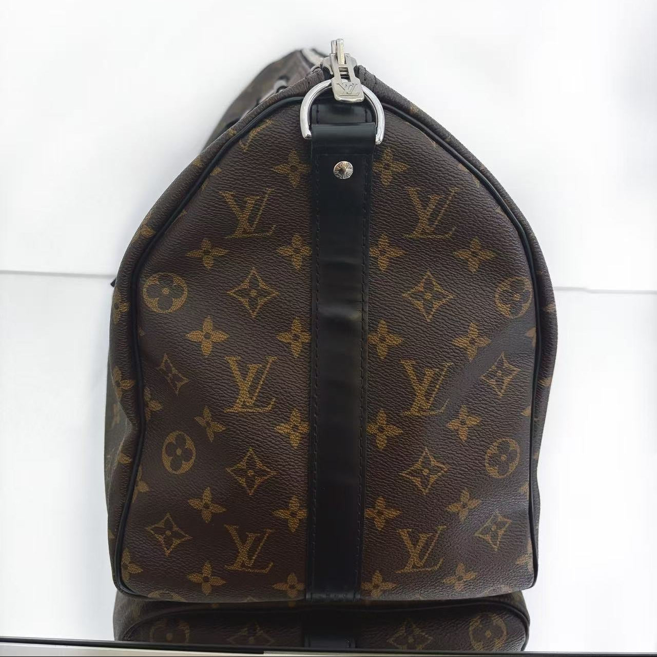 Louis Vuitton Keepall Bandoulière 45 – Monogram Canvas with Black Leather Trim