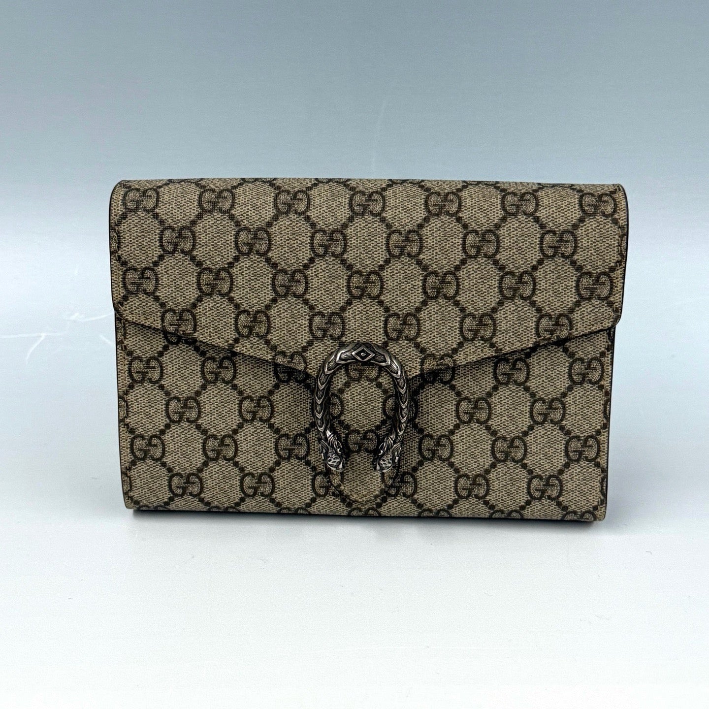 Gucci Dionysus GG Supreme Wallet on Chain – Beige Canvas with Antique Silver-Tone Tiger Head Closure