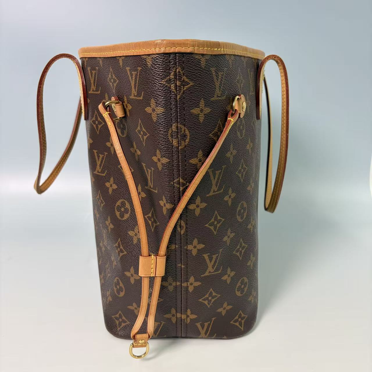 Louis Vuitton Neverfull MM – Iconic Monogram Canvas with Cerise Red Interior and Removable Pouch