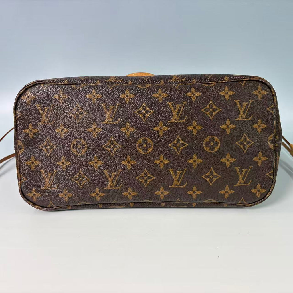 Louis Vuitton Neverfull MM – Iconic Monogram Canvas with Cerise Red Interior and Removable Pouch