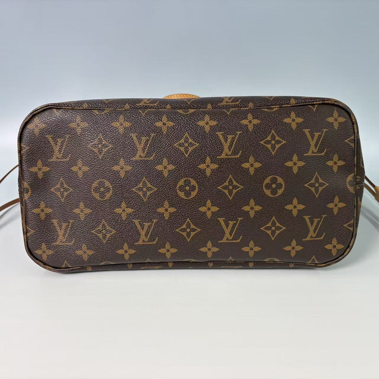 Louis Vuitton Neverfull MM – Iconic Monogram Canvas with Cerise Red Interior and Removable Pouch