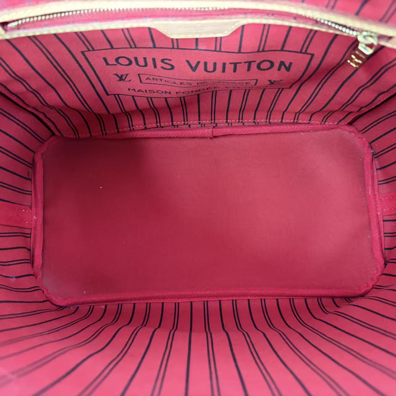 Louis Vuitton Neverfull MM – Iconic Monogram Canvas with Cerise Red Interior and Removable Pouch