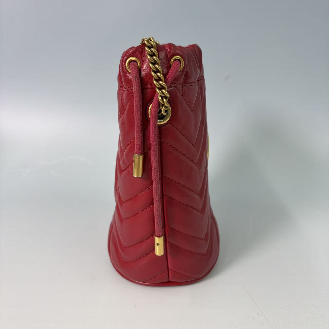 Gucci GG Marmont Mini Matelassé Bucket Bag in Red Leather