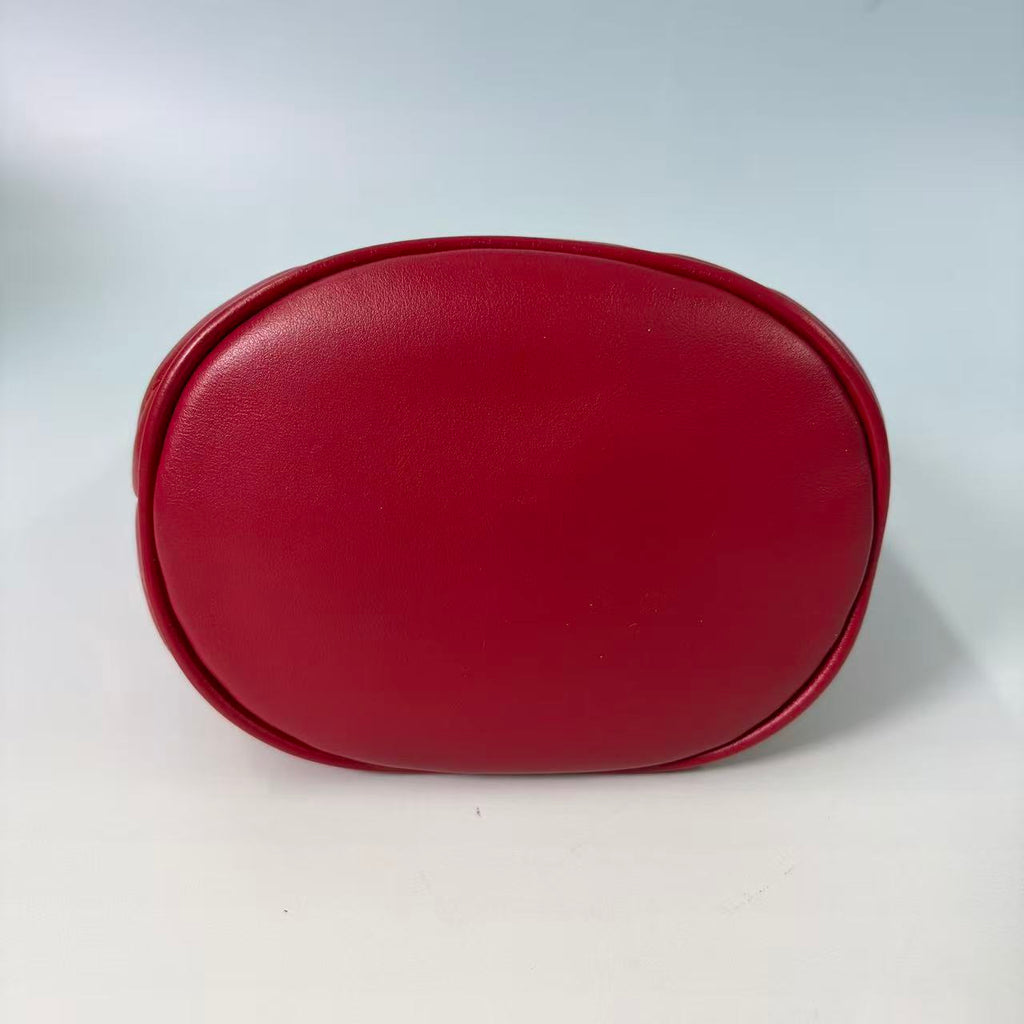 Gucci GG Marmont Mini Matelassé Bucket Bag in Red Leather
