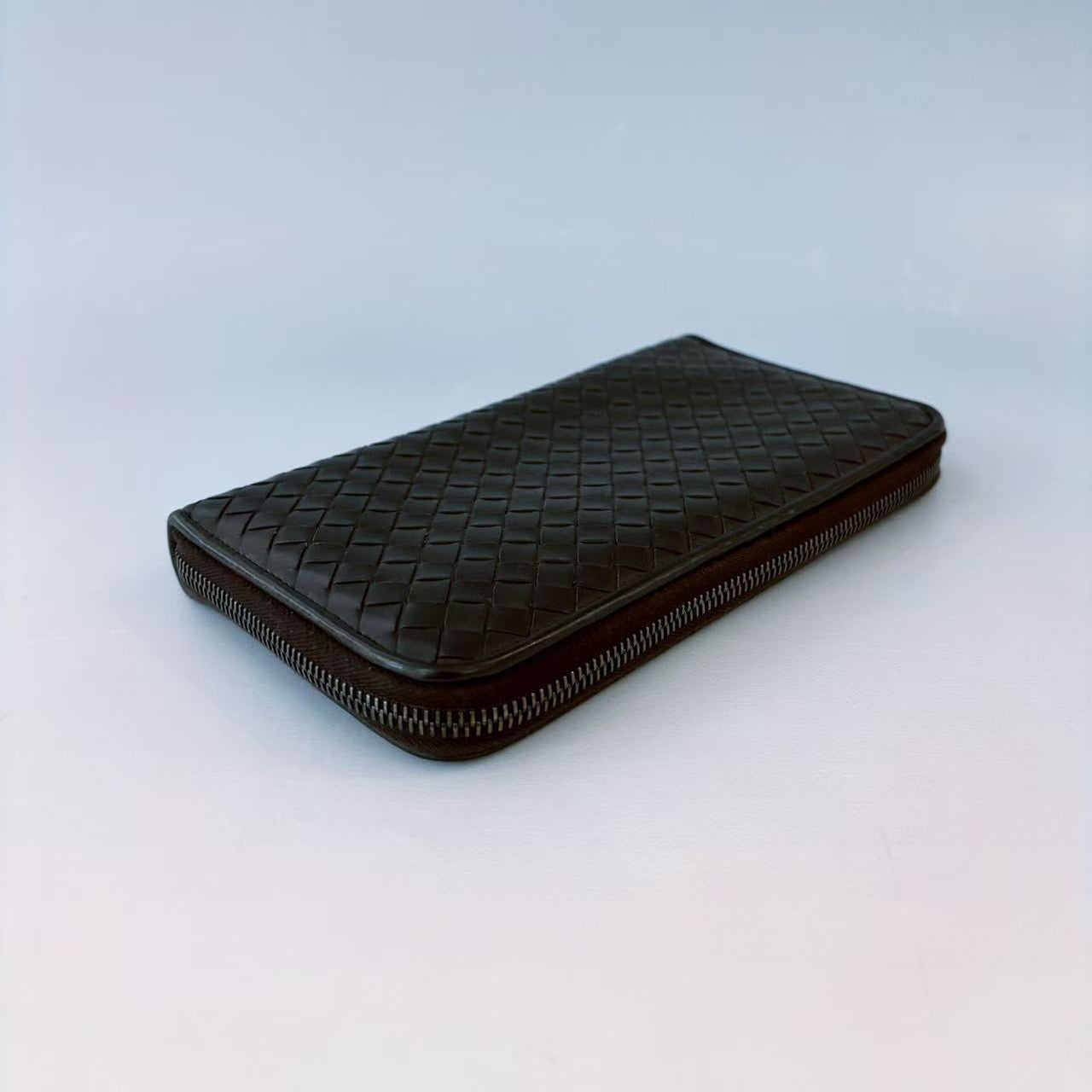 Bottega Veneta Maxi Intrecciato Cassette Zip Around Wallet Black