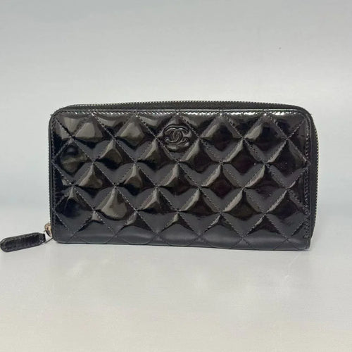 Pre-Owned - Chanel Classic Zipped Wallet in Black Quilted Patent Leather Authentic Luxury by LUXE LINK