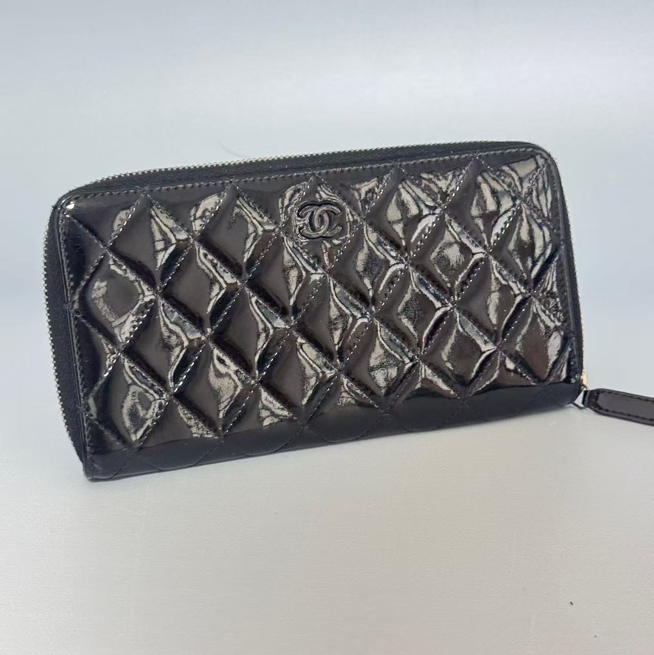 Chanel Classic Zipped Wallet in Black Quilted Patent Leather