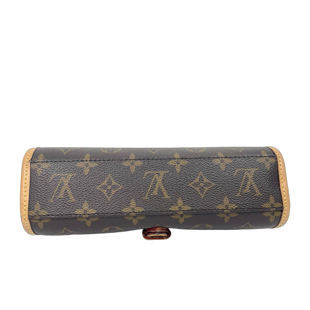 Louis Vuitton Pochette Métis East West in Monogram Canvas（Shoulder Bag）