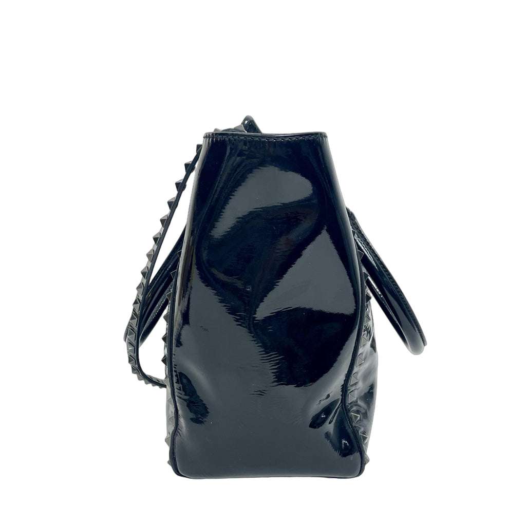 Valentino Garavani Rockstud Patent Leather Tote Bag in Black