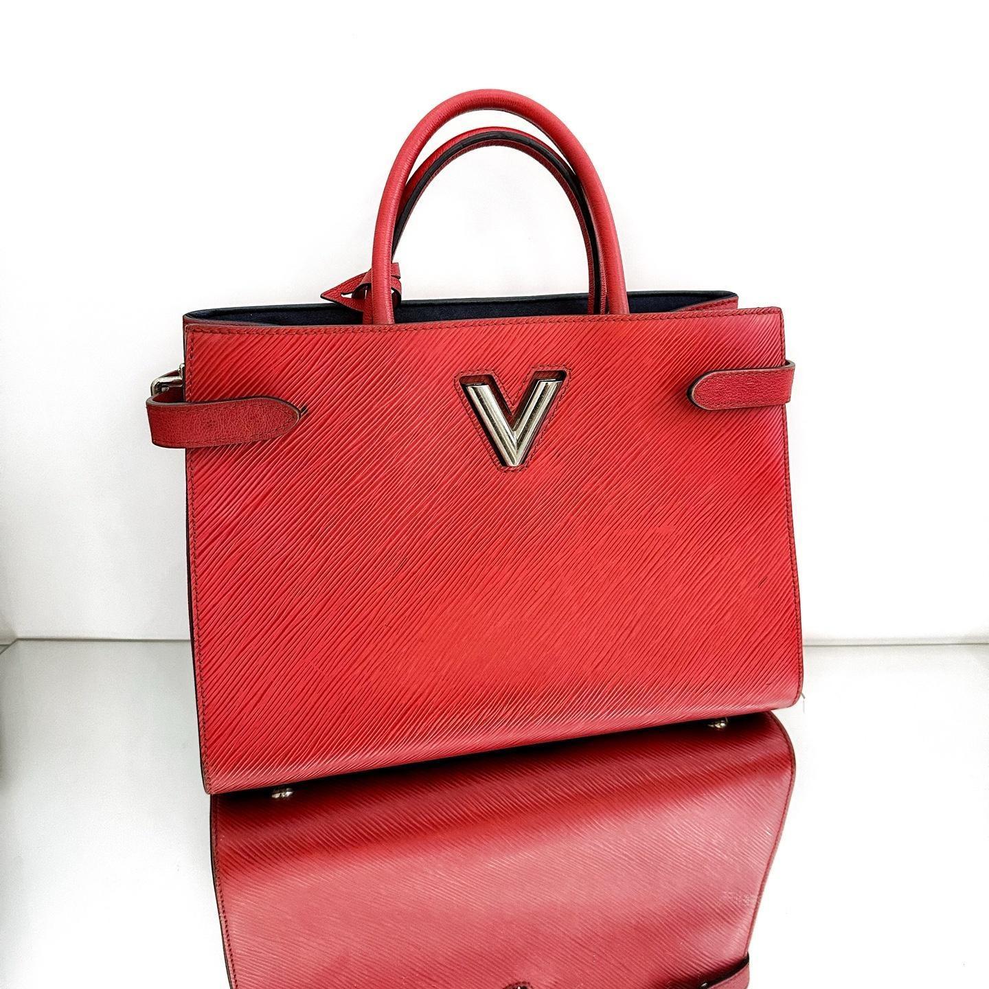 Louis Vuitton Twist handbag red in Leather