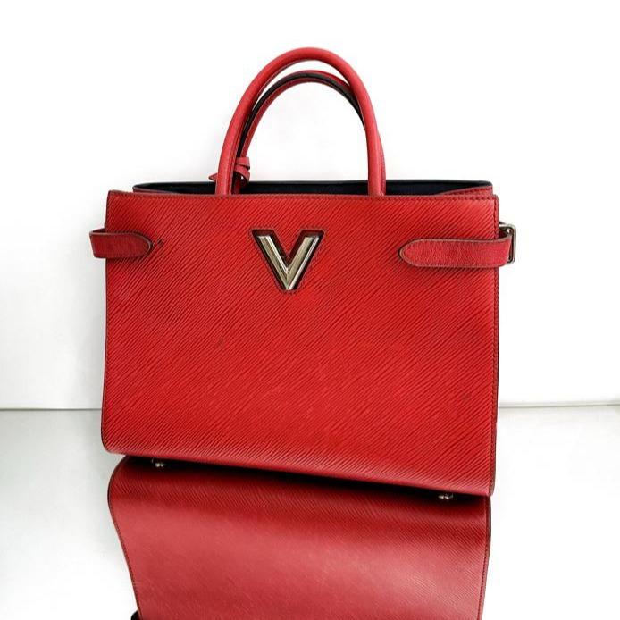 Louis Vuitton Twist handbag red in Leather