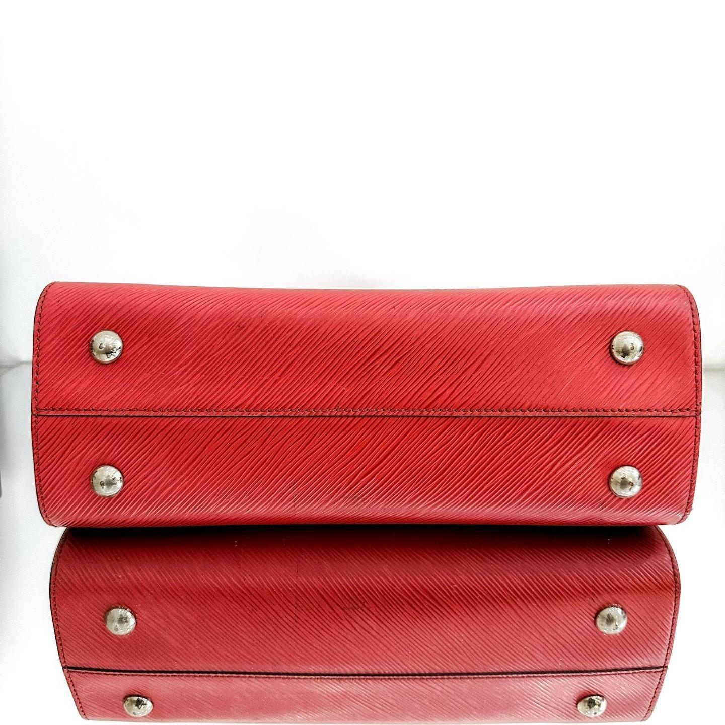 Louis Vuitton Twist handbag red in Leather