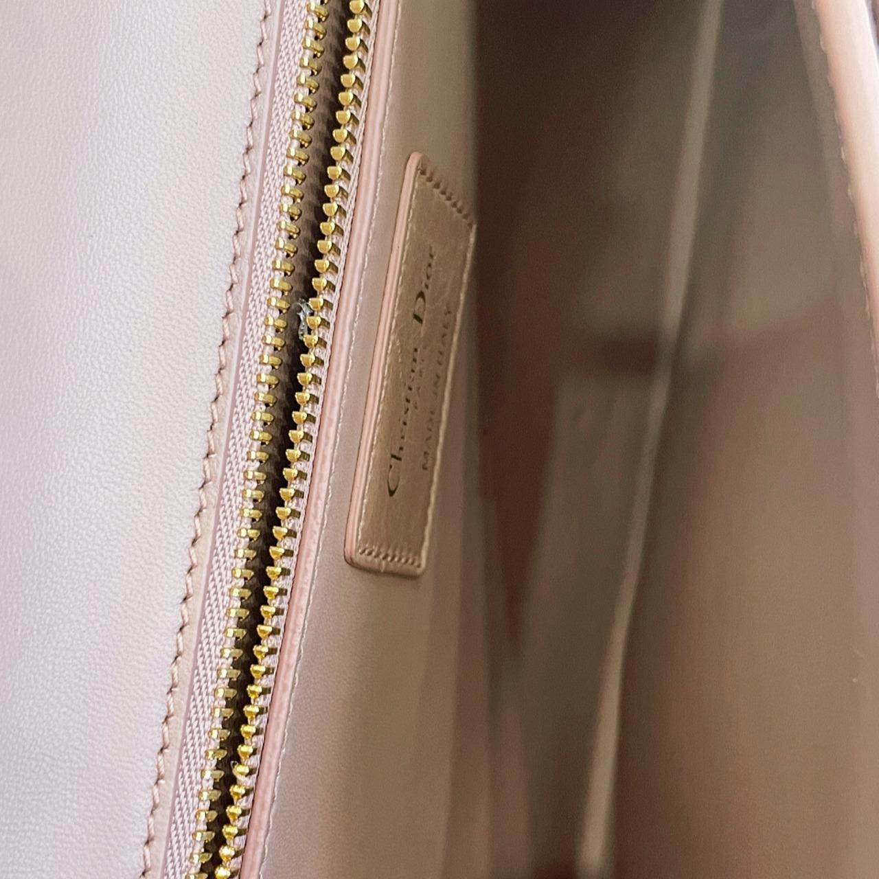 Dior CD Logo 30 Montaigne Chain strap clutch Leather